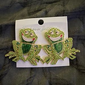 Princess and the frog earrings🐸👑